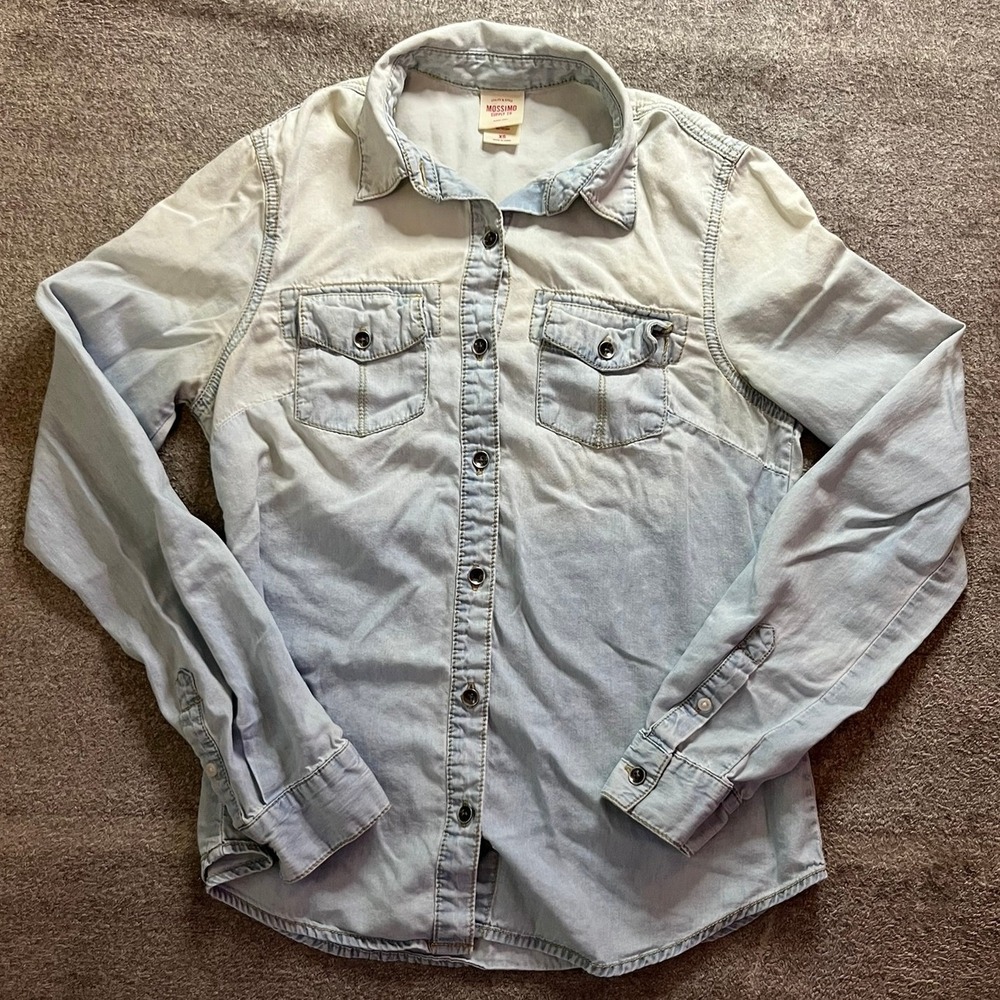 Mossimo Supply Co Womens XS Light Wash Ombre Denim Button Down Shirt Cotton